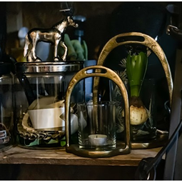 Stigbygel ljuslykta glas antik mässing